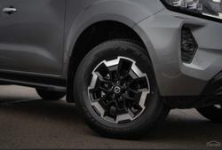 2025 Nissan
Navara ST-X DUAL CAB