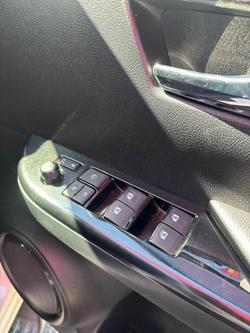 2019 Toyota
Hilux SR5