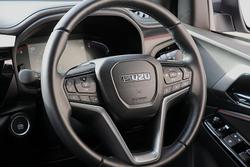 2025 Isuzu
MU-X X-TERRAIN