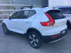 2021 Volvo
                XC40 T4 Momentum