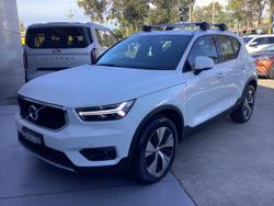 2021 Volvo
                XC40 T4 Momentum