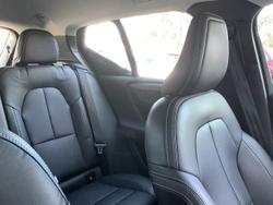 2021 Volvo
                XC40 T4 Momentum