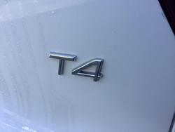 2021 Volvo
                XC40 T4 Momentum