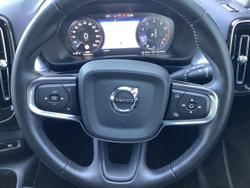 2021 Volvo
                XC40 T4 Momentum