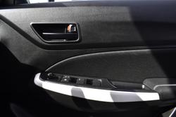 2023 Suzuki Swift GL AZ Series II Pure White