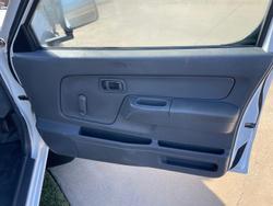2008 Nissan
Navara DX