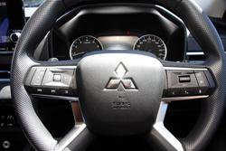 2024 Mitsubishi
Outlander ES