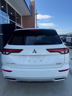 2024 MITSUBISHI
Outlander EXCEED