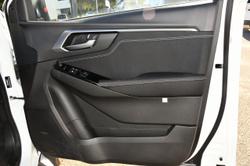 2024 Isuzu
                D-MAX LS-U