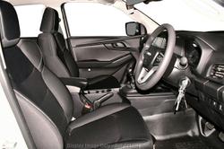 2025 Isuzu
                D-MAX SX