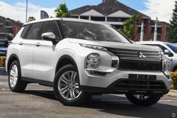 2025 Mitsubishi Outlander ES