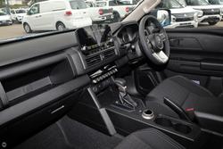 2025 Mitsubishi
Triton GLX-R