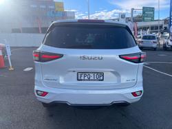 2022 Isuzu
MU-X LS-T