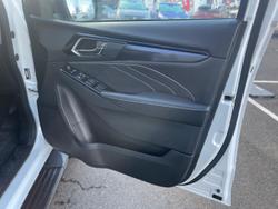 2022 Isuzu
MU-X LS-T