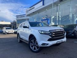 2022 Isuzu
MU-X LS-T