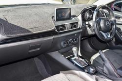 2015 Mazda
3 Maxx