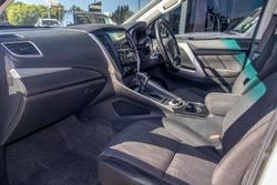 2017 Mitsubishi
Pajero GLS