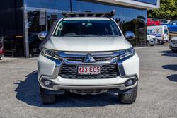 2017 Mitsubishi
Pajero GLS
