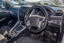 2017 Mitsubishi
Pajero GLS