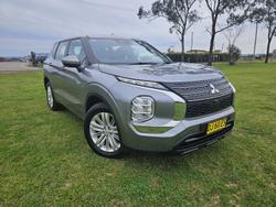 2023 Mitsubishi
Outlander PHEV ES