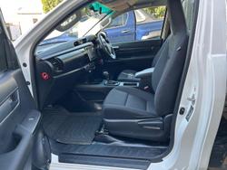 2019 Toyota
                Hilux SR