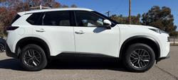 2025 Nissan
X-TRAIL ST