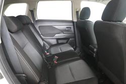 2016 Mitsubishi
                Outlander LS Safety Pack