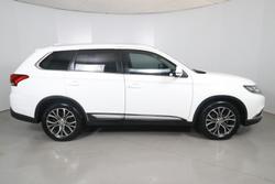 2016 Mitsubishi
                Outlander LS Safety Pack