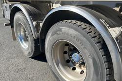 2006 Volvo Fm 480 8X4 White