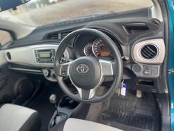 2013 Toyota
Yaris YR