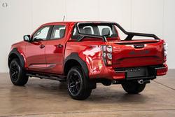 2025 Isuzu
D-MAX BLADE