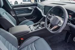 2025 Volkswagen Touareg 210TDI R-Line