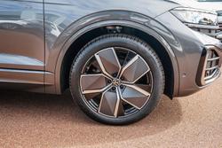 2025 Volkswagen Touareg 210TDI R-Line