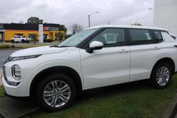 2024 Mitsubishi
Outlander ES