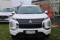 2024 Mitsubishi
Outlander ES