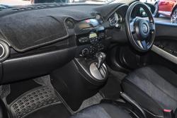 2013 Mazda
2 Neo Sport