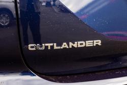 2024 Mitsubishi
Outlander ES