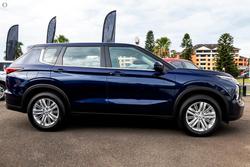 2024 Mitsubishi
Outlander ES