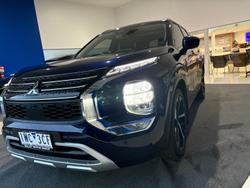 2022 Mitsubishi
Outlander Exceed