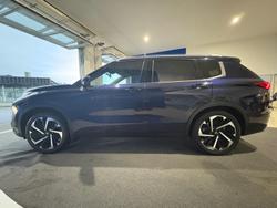 2022 Mitsubishi
Outlander Exceed