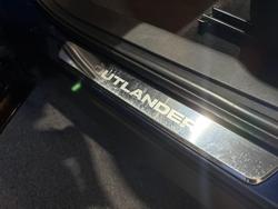 2022 Mitsubishi
Outlander Exceed