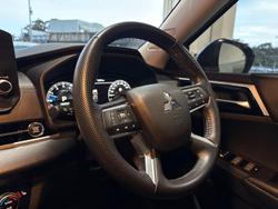 2022 Mitsubishi
Outlander Exceed