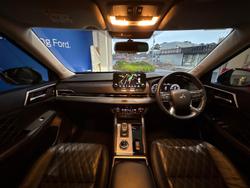 2022 Mitsubishi
Outlander Exceed