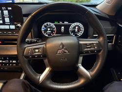 2022 Mitsubishi
Outlander Exceed
