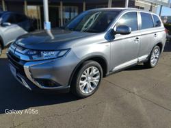 2020 Mitsubishi
                Outlander ES