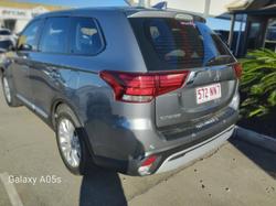 2020 Mitsubishi
                Outlander ES