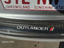 2020 Mitsubishi
                Outlander ES