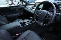 2021 Lexus
ES ES300h Sports Luxury