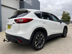 2016 Mazda
CX-5 Akera
