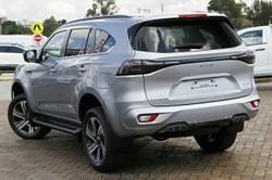 2025 Isuzu
                MU-X LS-T